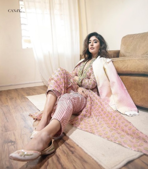 kritika kamra