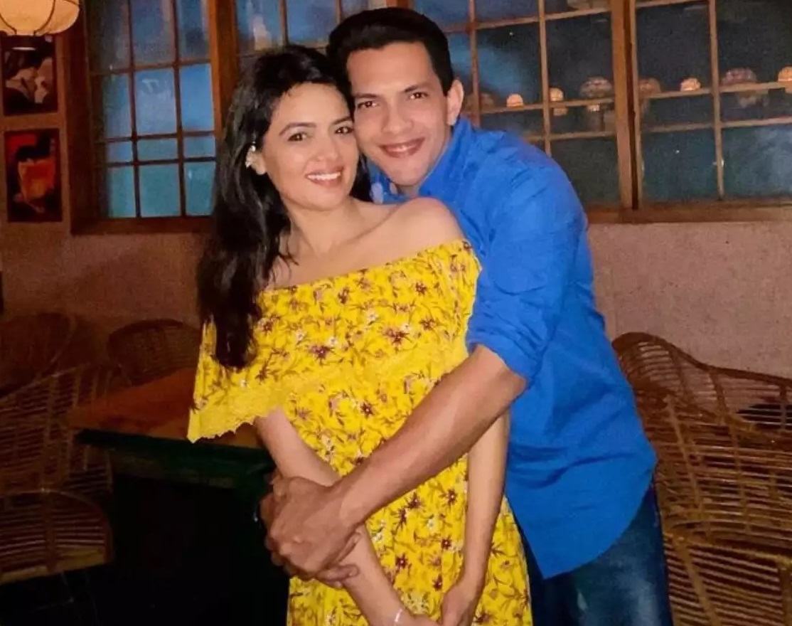 aditya narayan wife