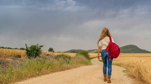 girl traveling alone