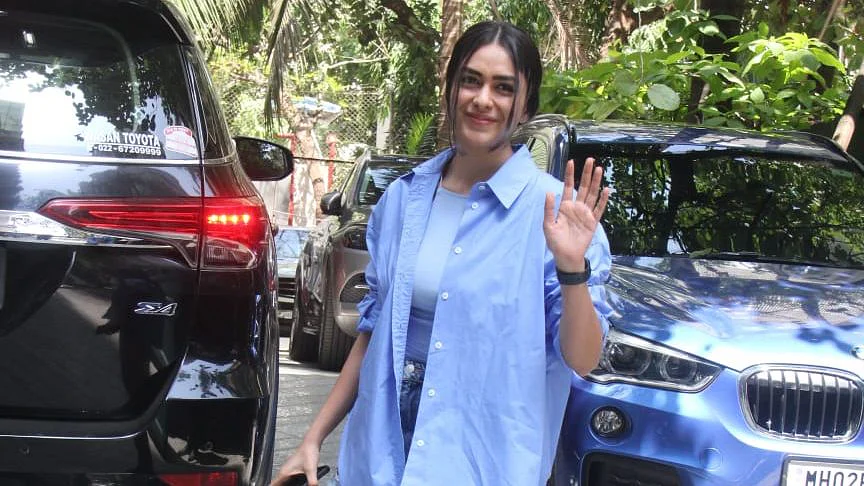 mrunal thakur car