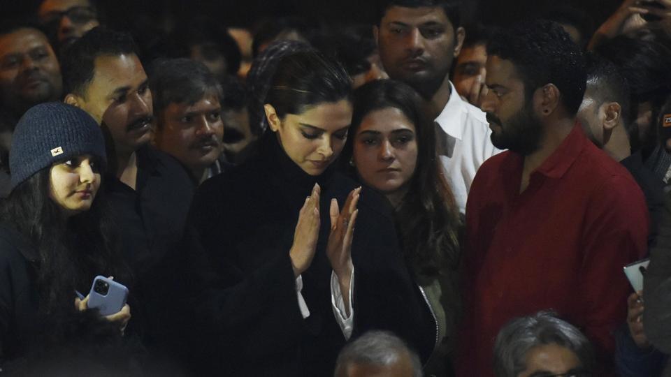 Deepika Padukone Attends JNU Students Protest.